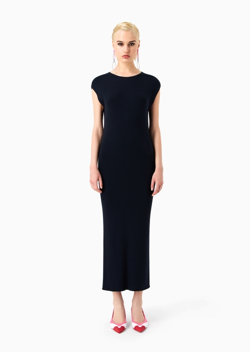 Vestido em malha com fenda traseira