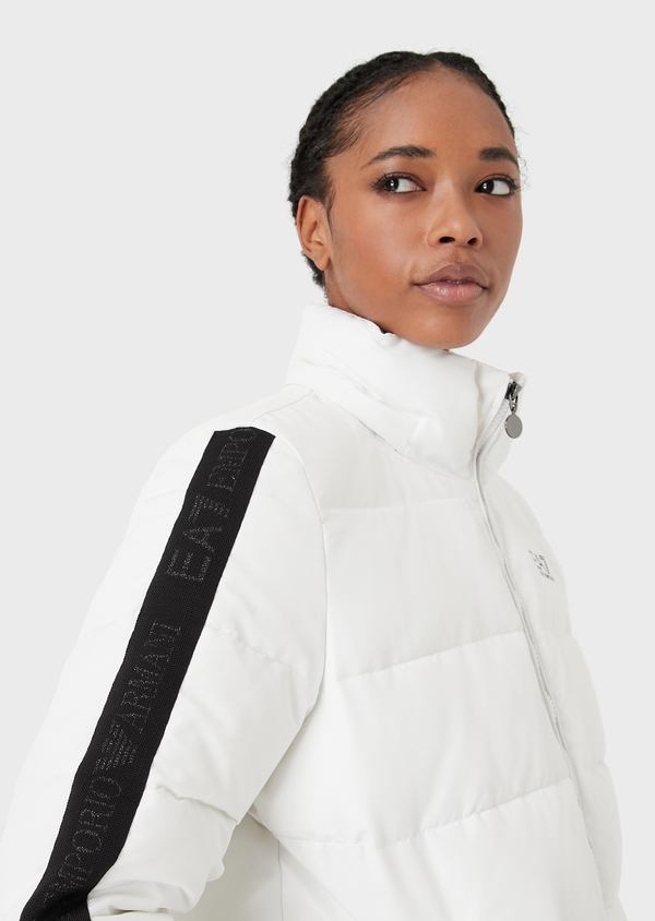 Jaqueta puffer com capuz hot sale