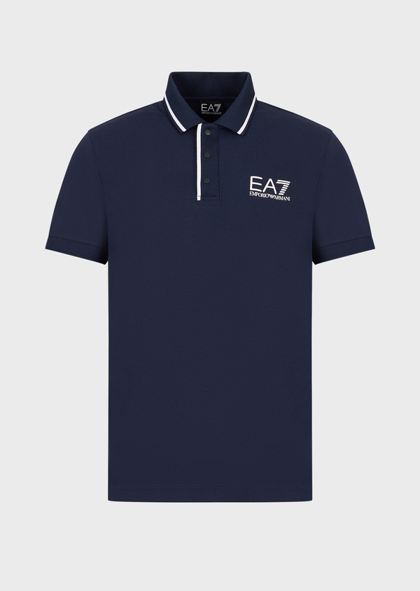 Camisa polo com detalhes contrastantes
