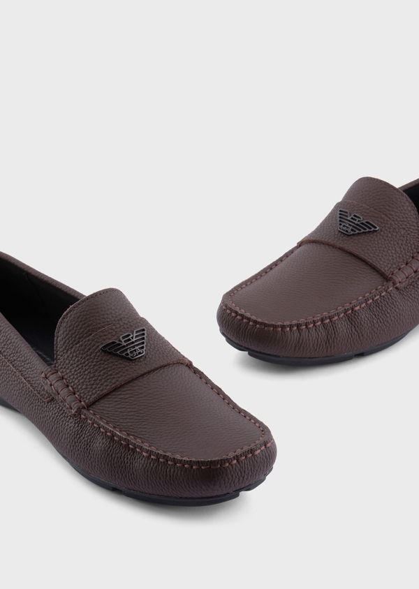 Mocassim de couro com logo
