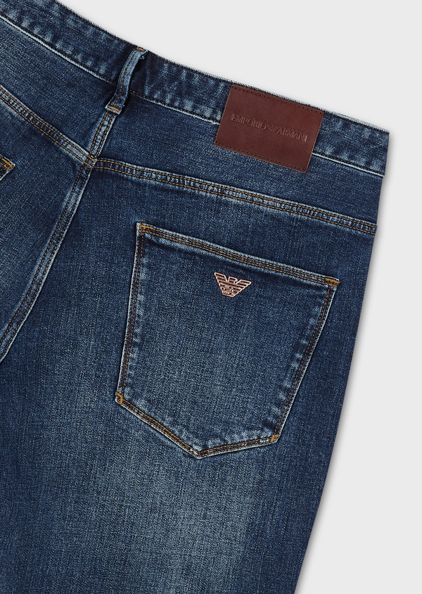Emporio armani j06 slim fit 2025