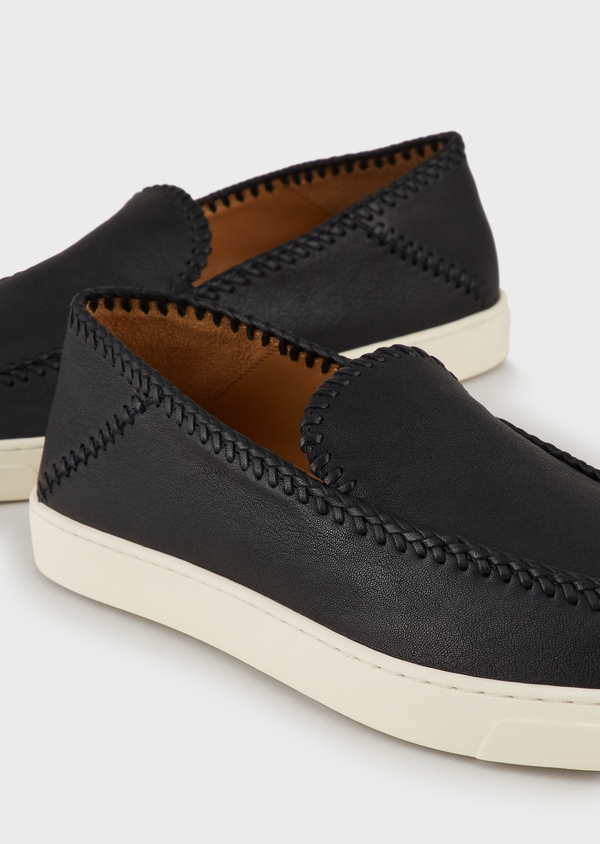 T nis slip on de couro napa